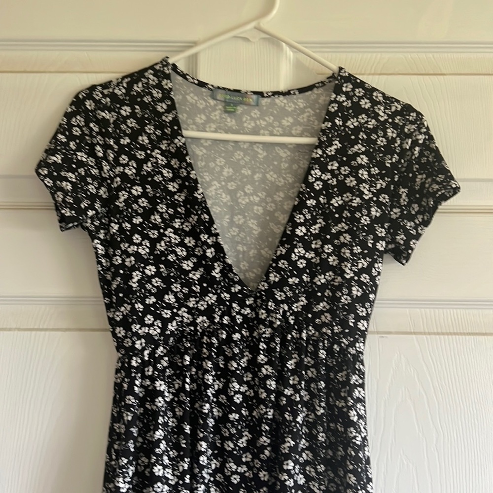 Good luck gem little back dress with tiny white flowers size small